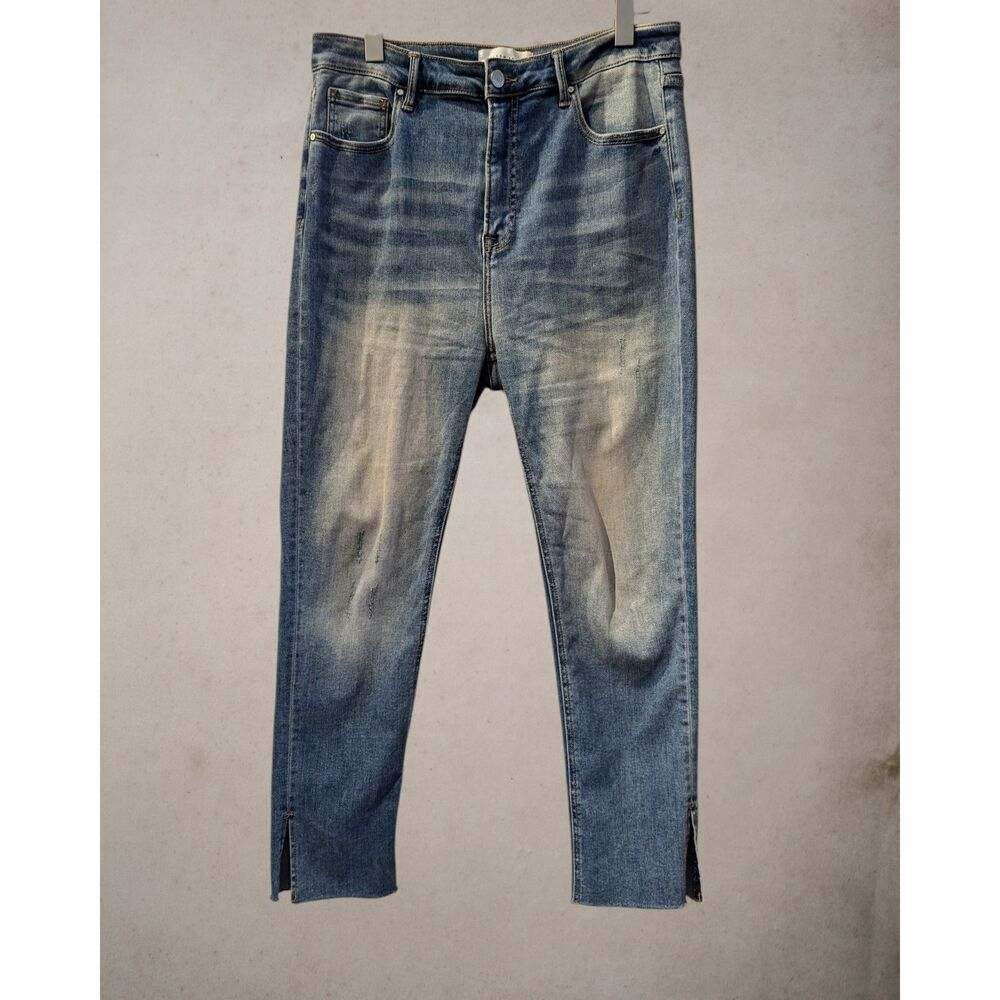 Risen Jeans distressed with frayed hem jeans Sz 15/32